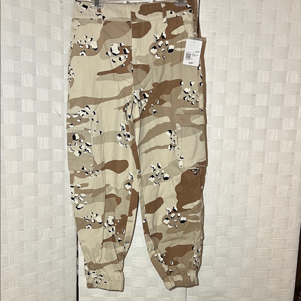 Forever 21 Khaki Camouflage Pants